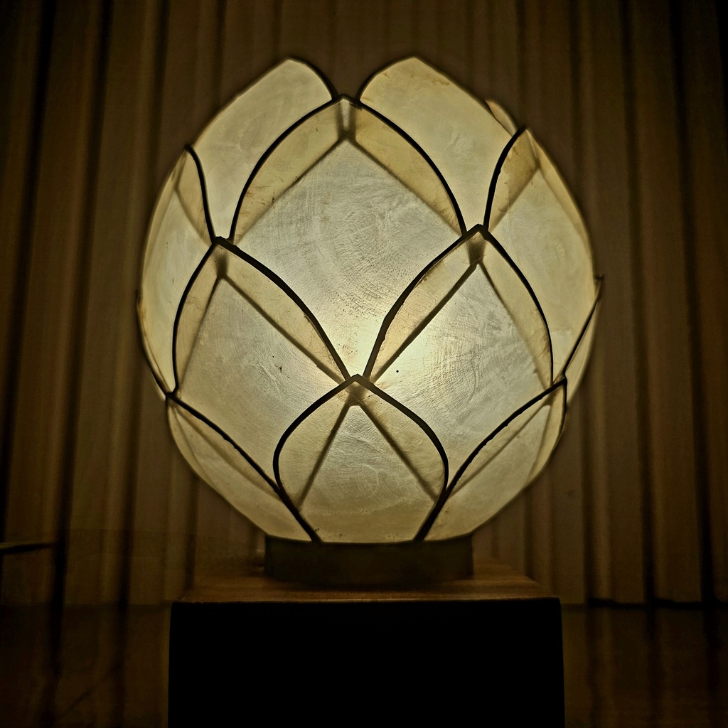 Classic Capiz Lotus Lamp - US Autovolt