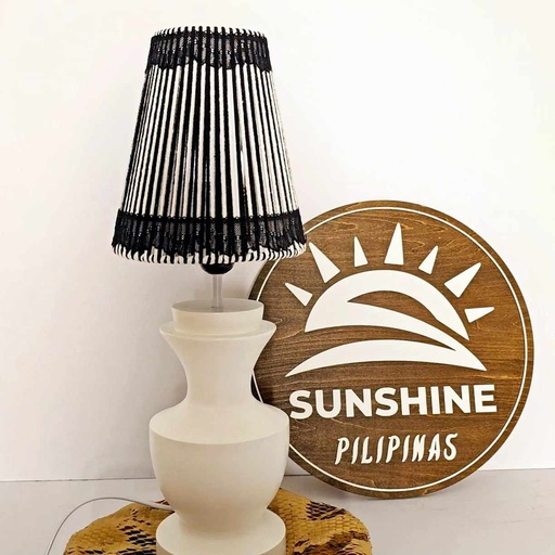 [US-0019] Sophisticated Noir Lamp - US Autovolt